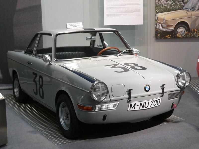 BMW 700